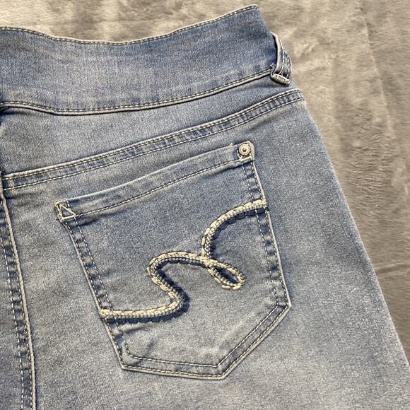 Wallflower Ultra Fit Cuffed Denim Shorts Women’s Size 11 Light Blue Denim - Picture 8 of 10